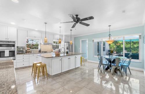 Singer Island House | Seaside Elegance - 4B-4B - 3 Master Suites, Heated Pool and Spa, Tanning Ledge, Golden Tee Arcade, Outdoor Bar with 65 Inch TV, BBQ, Walk to Beach! Sleeps 10