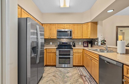 St. Augustine Beach Condo | Seaside Escape l Steps to Beach l Dog Friendly