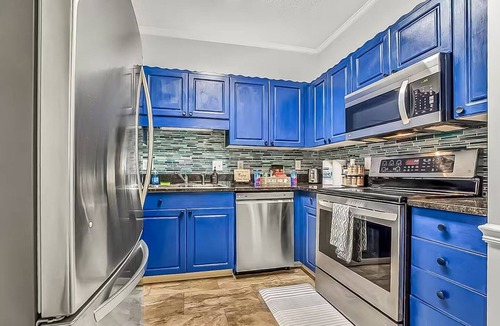 Vaught Condo | Seaside Escape: Pool, Pickleball, Putting Green & More - <2 Miles to the Beach!