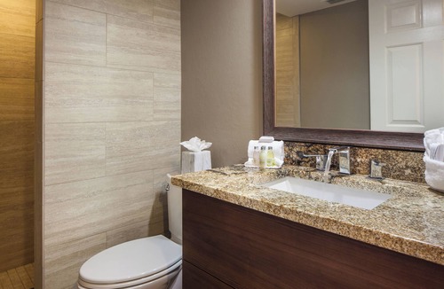 South Island Hotel | Seaside Escape! Cozy Unit w/Pool & Beach Access!