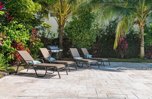 Palm Beach Shores Condo | ⭐SEASIDE SERENITY⭐Singer Island 2/2⭐Huge Pool+Spa⭐