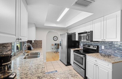 Caloosahatchee Villa | Seaside Villa Cape Landing 3 Bedroom, 2 with Smart TV and King Size Bed