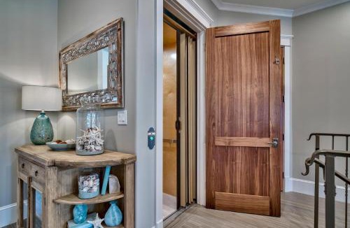 Destiny Grand Palms House | Seastar Palazzo With Beach Views, Lake, And Pool