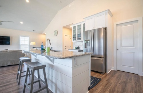 Kure Beach House | 🌊SeaWave: Spacious Pet-Friendly House with Deck & Grill | Walk 2 Beach🌊