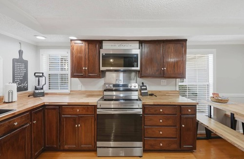 Trenton House | Secluded 10-acre villa, sleeps 18, hot tub!