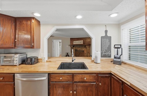 Trenton House | Secluded 10-acre villa, sleeps 18, hot tub!