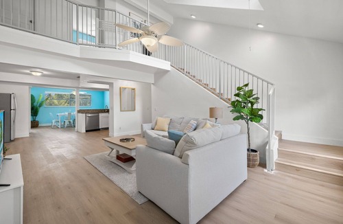 San Carlos Park House | Secluded Backyard w/Pool & HotTub. Sleeps up to 10. Centrally located. 3bed2b
