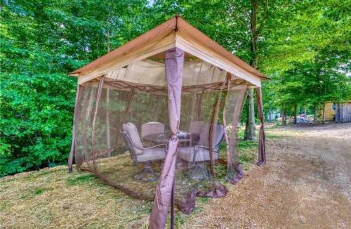 Rogersville Other | Secluded Bell Tent with Outdoor Shower and Deck in Alabama