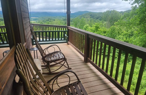 Wilson Creek Cabin | Secluded cabin in the mountain woods with amazing view & nearby natural wonders!
