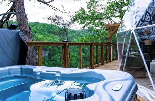 Pikeville Cabin | Secluded Dome Retreat - Private Hot Tub - Breathtaking Canyon Views