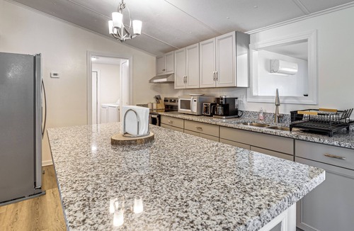 Springfield House | Secluded Family Home in Springfield, Pets Welcome!