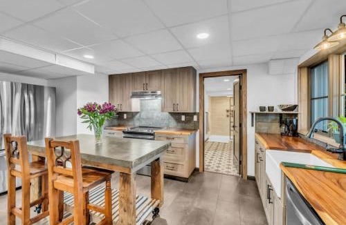 Franklin Apartment | Secluded Lakeview Retreat 10 Mins to Leipers Fork