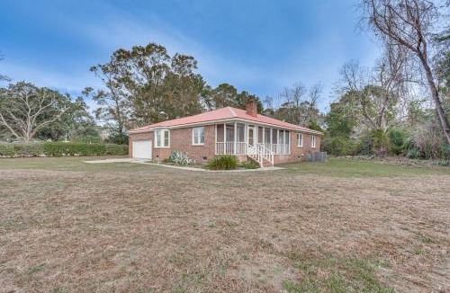 Mount Pleasant House | Secluded Mount Pleasant Home - 6 Mi to Beaches!