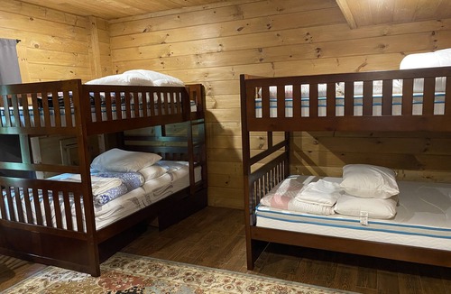 Peaks Cabin | Secluded Mountain Top Cabin with Game Room in Bedford