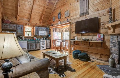 Sevierville House | Secluded Sevierville Cabin w/Hot Tub!