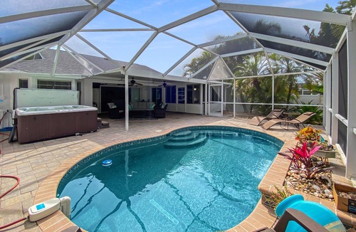 Rotonda Heights Villa | Secluded, Sleeps 6, heated salt pool, 2 dogs ok