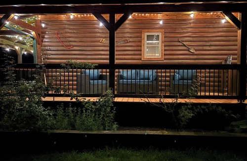 Newport Cabin | Secluded spacious 3-bedroom 2 floor cabin beautiful mountain views.