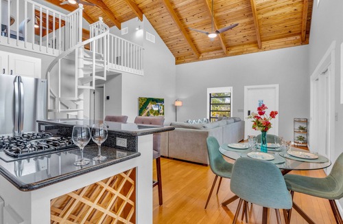 Doctor's Arm House | Secluded Tropical Retreat: 60' Dock, Large Pool, World-Class Fishing & Lobster