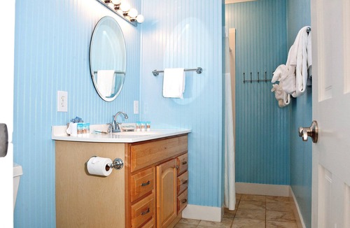 Savannah Beach Cottage | Second-Floor Suite w/Covered Porches & Full Kitchen - Steps from Dining & Shops