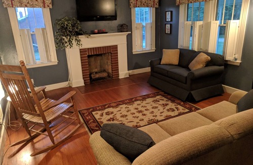 Williamstown House | See why everyone loves it here! 1.5 miles to Ark.
