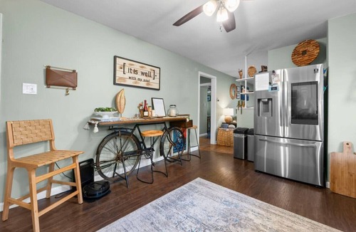 Cape Girardeau House | SEMO Redhawks Campus Home with Hot Tub