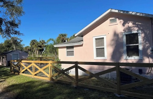 Glencoe House | Serene 2-bedroom home on 1/2 acre fenced lot in New Smyrna Beach with WiFi