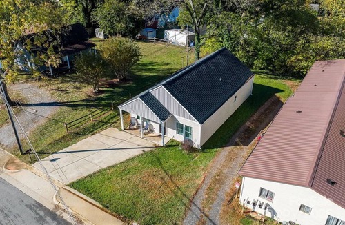 Hickory House | Serene 3-bedroom house in charming Hickory