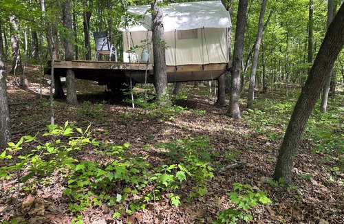 Grandview Cabin | Serene 7 Treehouse Tent tranquil romantic getaway!