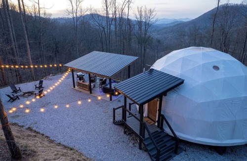 Franklin House | Serene and Private Luxury Dome with Amazing Mountain Range Views