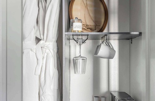 Cannonborough Elliotborough Apartment | Serene Escape Over Heated Pool, 1 Block to King St