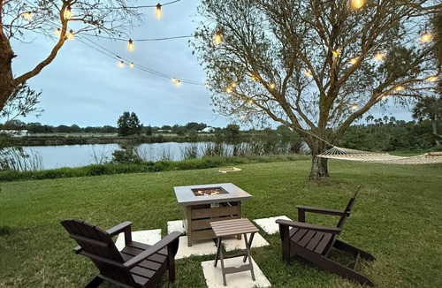 Vero Beach Cabin | Serene Lakeside Camper Retreat