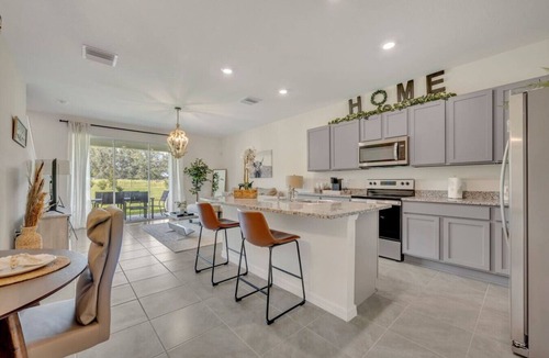 Knights Community Club Apartment | Serenity House|Pool, Gym, & Park