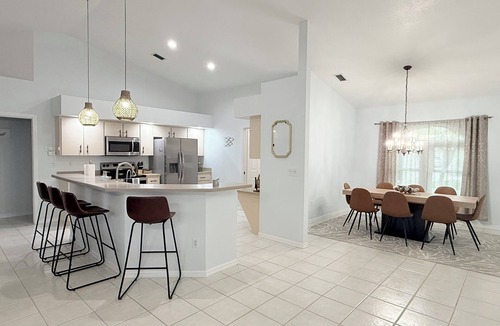 Pinehurst House | Serenity in luxury. Modern 3-bedroom house with large heated saltwater pool