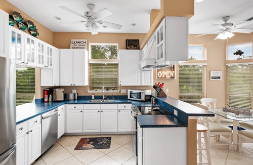 Jose's Hideaway House | SERENITY NOW~1 Min. To BEACH!-SCREENED-IN HEATED POOL-2 Carts-4&6, Island Club