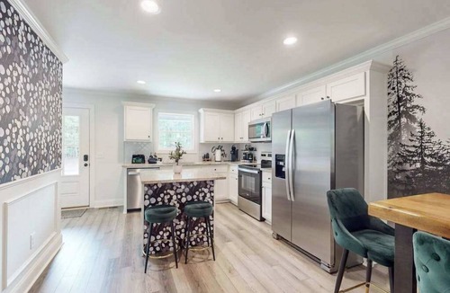 Helen House | Serenity Strasse Stay