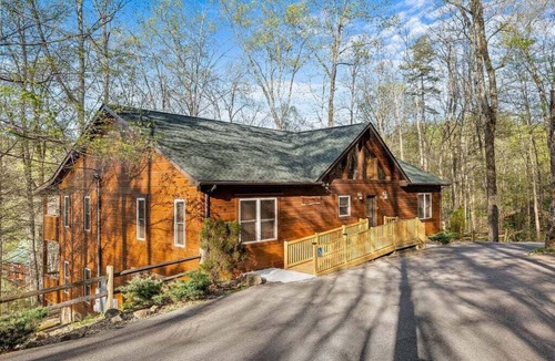 Sevierville Villa | Sevierville 127 - Seven Bedroom Villa, Sleeps 14