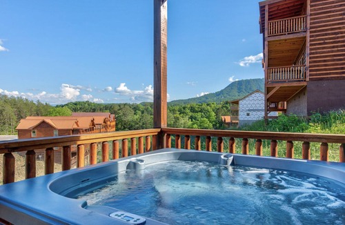 Sevierville Villa | Sevierville 140 - Eight Bedroom Villa, Sleeps 32