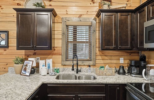 Sevierville Cabin | Sevierville Cabin*Sleeps 8*Close to Shopping & Fun