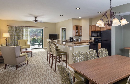 Sevierville Condo | Sevierville | Pool & Mountains | Nature Escape Stay