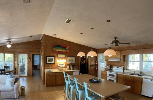Alligator Point House | "Shifting Sands" Private Beach Front 3 Bd, 2 Bath, sleeps 8