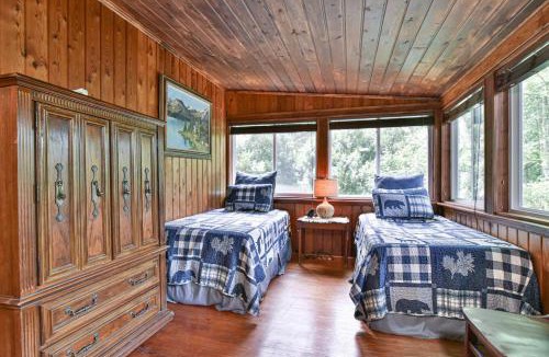 Gerton House | Shiners Hideaway - Cozy Cabin with Trails & Family Memories