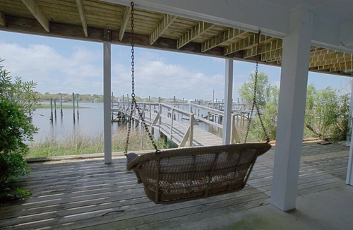 North Carolina Coast House | 🚢Ship Faced: Canal front w/Private Boat Dock, Multiple Decks🚢