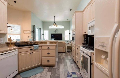 Spring Hill House | "Shore Fun, Bare Feet Retreat"