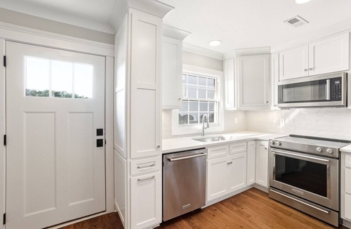 Pine Knoll Shores Villa | Shorebreak: Beach Access Pool Family-Friendly