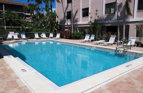Sanibel Condo | Shorewood #2B Large, spacious 3BRM, 3BA condo with unbelievable view of Gulf. Beach front. Sleeps 6.