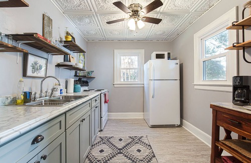 Athens Apartment | :) Short walk to 5 Points/UGA/Foley Field/Restaurants - Comfortable Bed!