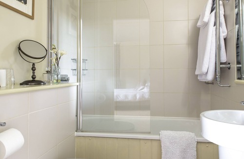 Abbess Roding Bed & Breakfast | Sissinghurst Castle Farmhouse