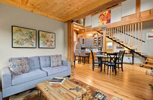 Frank Cabin | Ski, Hike, Fish! Mtn-View Creekside Gem in Newland