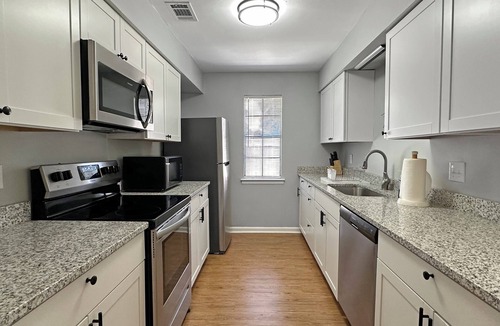 Abercorn Heights Apartment | Sleek Midtown Savannah apartment