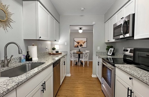 Abercorn Heights Apartment | Sleek Midtown Savannah apartment